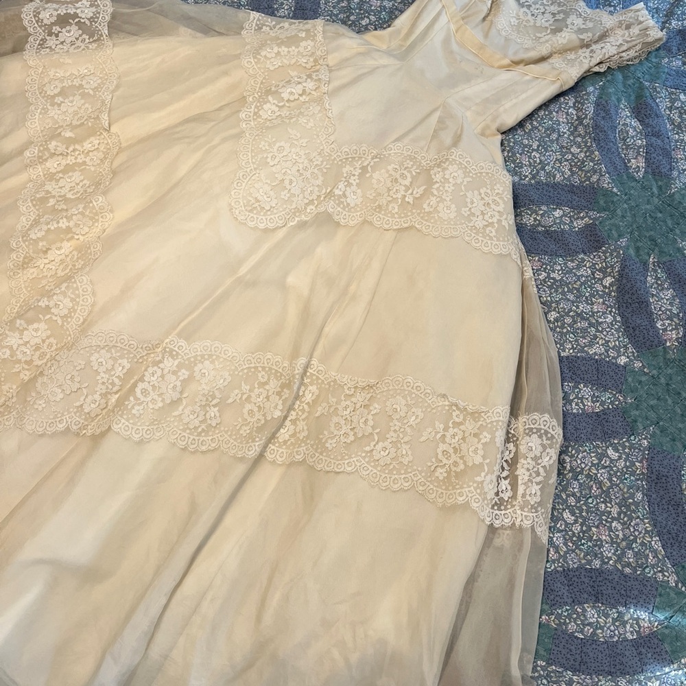 Romantic 1950’s Vintage Tiered Lace Wedding Gown in Ivory